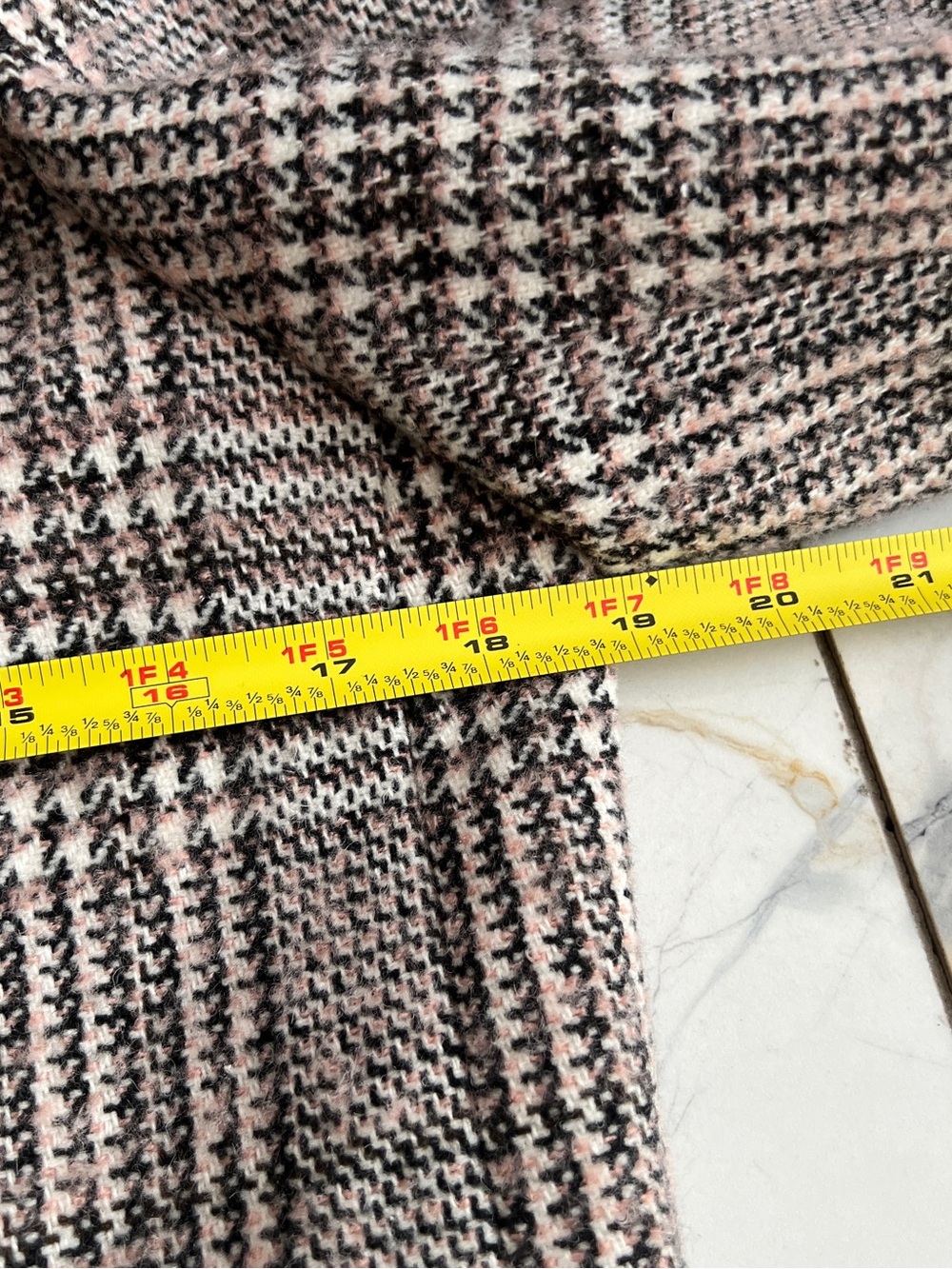 DKNY Pink and Black Plaid Tweed Blazer with Puff Sleeves size 8 - Picture 8 of 9
